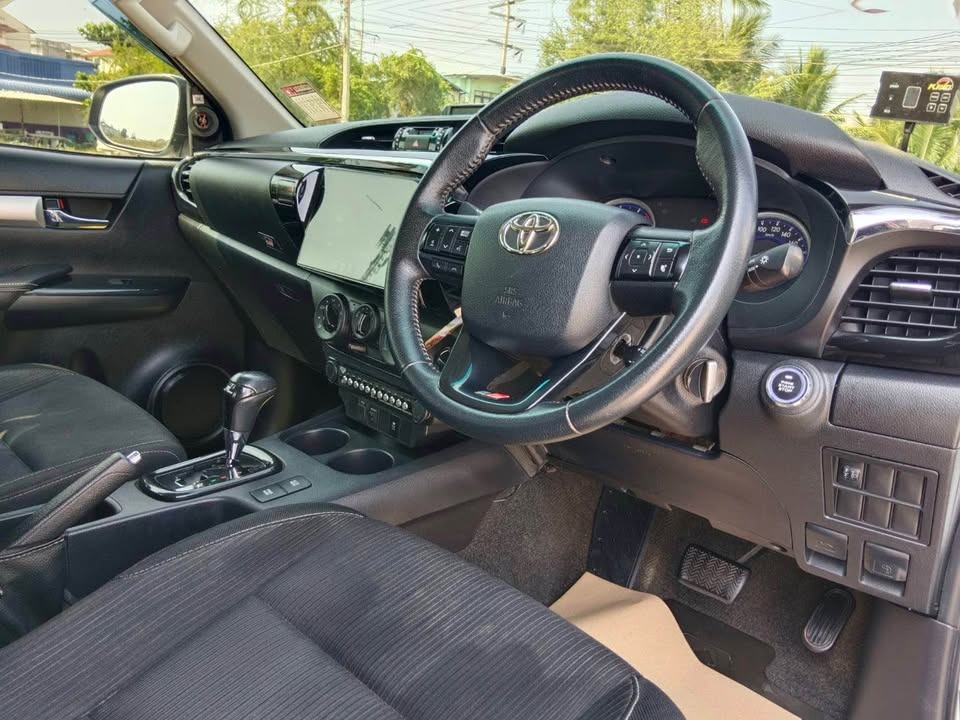 Car image 11